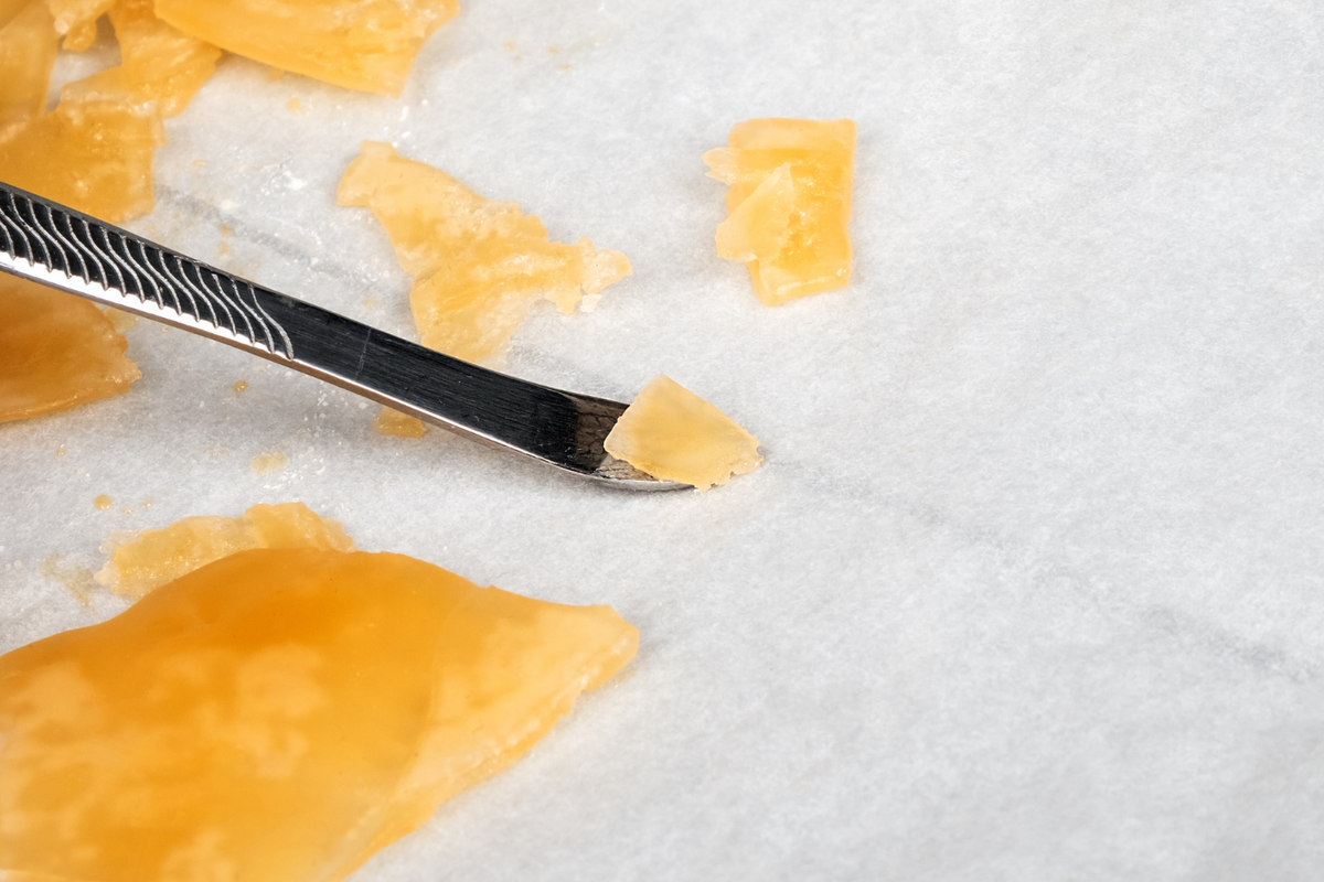 A close-up of a dab tool with concentrate.